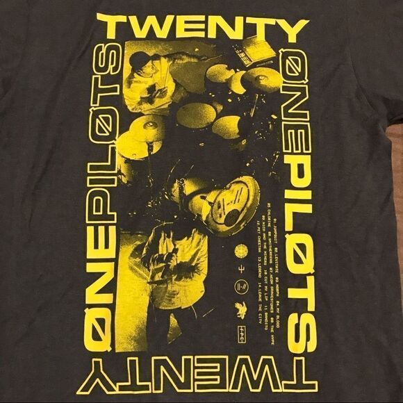 🔹Twenty Øne Piløts One Pilots Trench T-Shirt Junior’s Small - Picture 3 of 5